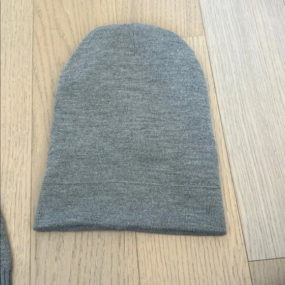 Lululemon Heather Gray Knit Hat and Gloves - Picture 6 of 7
